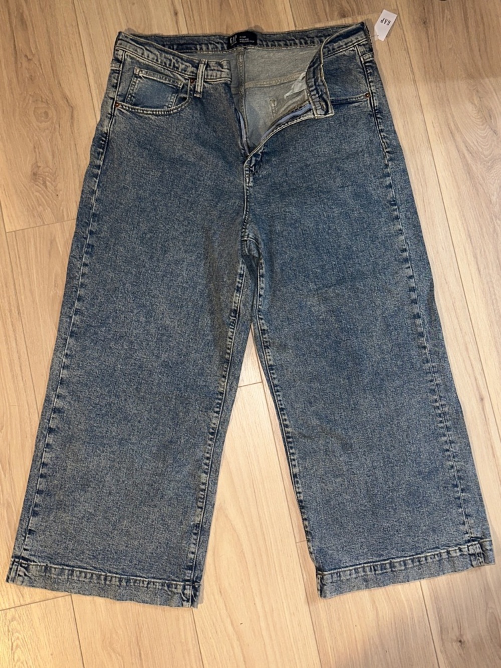 GAP high rise Wide-Leg crop Jeans in Faded Blue